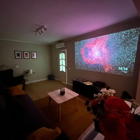 Stylish Apartment With Video Projector Bucureşti Ngoại thất bức ảnh