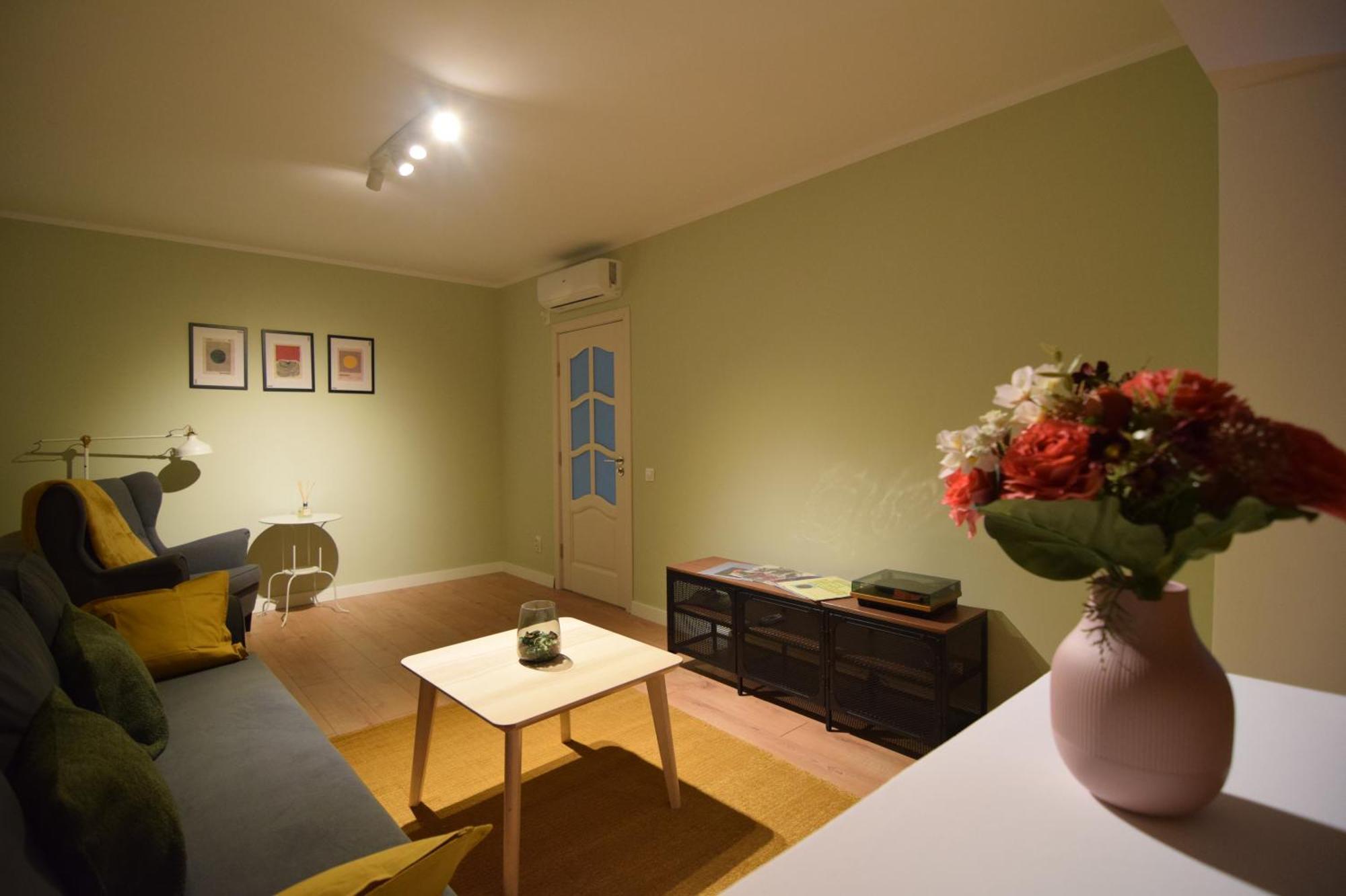 Stylish Apartment With Video Projector Bucureşti Ngoại thất bức ảnh